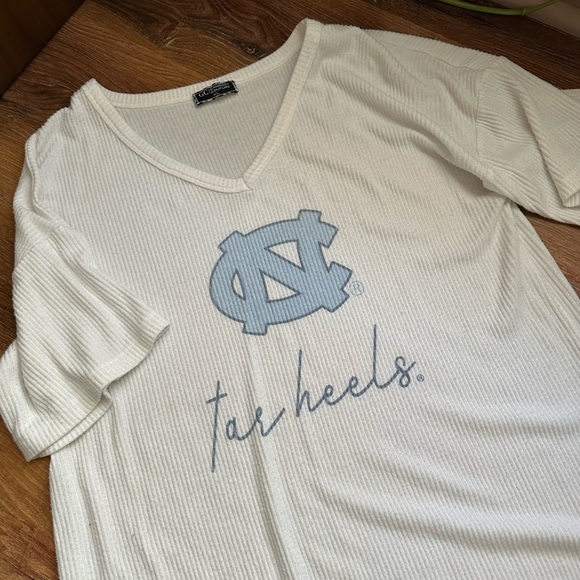 White UNC V-Neck Short Sleeve Tee - Picture 2 of 4